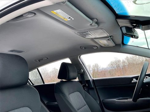 Used 2020 Kia Sportage LX image 19