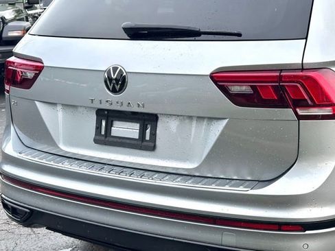 Used 2023 Volkswagen Tiguan SE R-Line FWD image 9