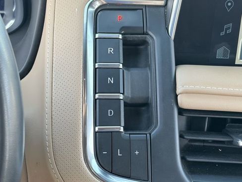 Used 2024 Chevrolet Suburban Premier RWD image 16