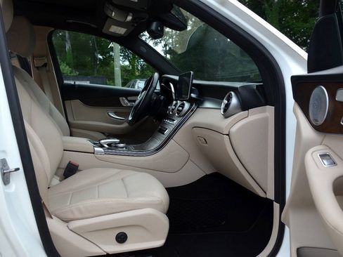 Used 2018 Mercedes-Benz GLC 300 4MATIC image 11