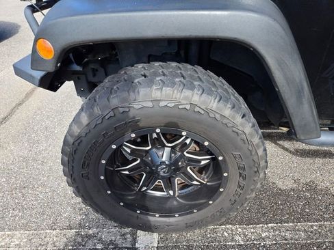 Used 2015 Jeep Wrangler Unlimited Sport w/ Quick Order Package 24S AWD/4WD image 4