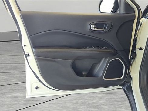 Used 2019 Jeep Compass Limited image 12