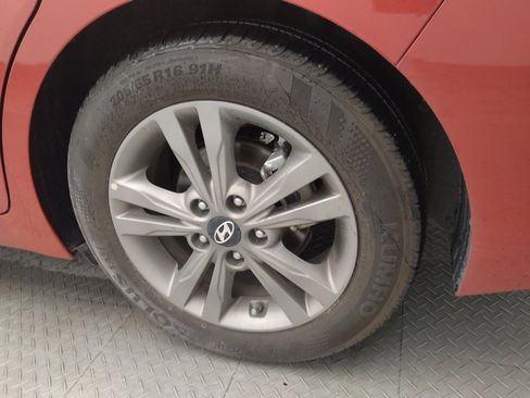 Used 2018 Hyundai Elantra SEL FWD image 31