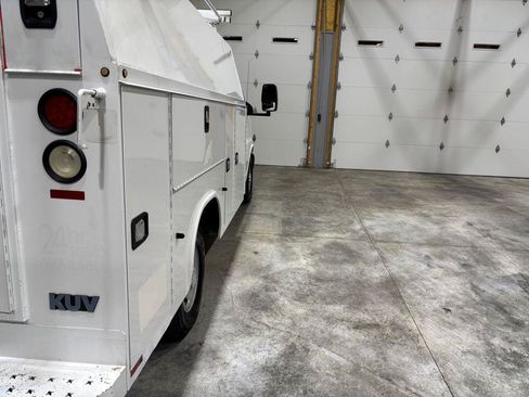 Used 2017 Chevrolet Express 3500 RWD image 10
