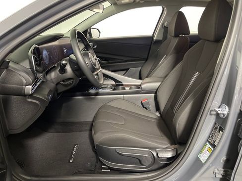Certified 2025 Hyundai Elantra SEL image 12