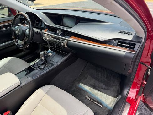 Used 2017 Lexus ES 350 w/ Premium Package FWD image 19