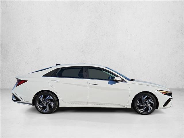 Used 2024 Hyundai Elantra Limited FWD image 4