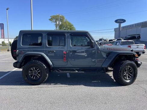 Used 2024 Jeep Wrangler Unlimited Rubicon AWD/4WD image 2