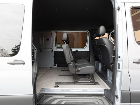 Used 2025 Mercedes-Benz Sprinter 2500 image 26