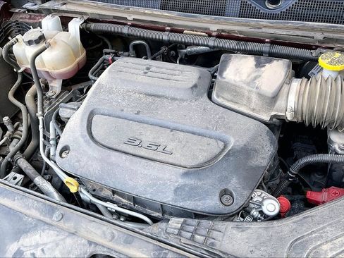 Used 2023 Chrysler Pacifica Touring-L FWD image 32