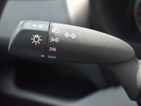Used 2021 Toyota RAV4 LE FWD image 21