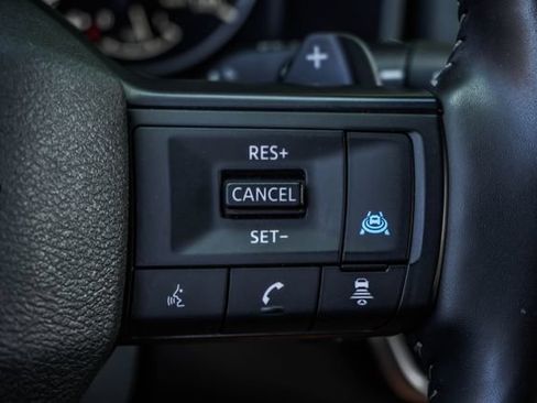 Used 2025 Nissan Rogue SV AWD/4WD image 29