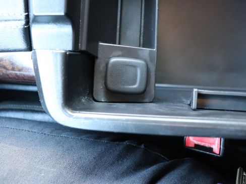 Used 2017 GMC Yukon XL SLT image 42