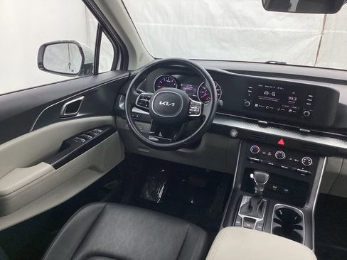 Used 2023 Kia Carnival LX image 27