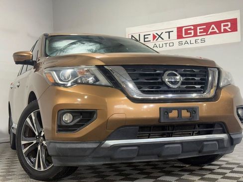 Used 2017 Nissan Pathfinder Platinum w/ Family Entertainment Package FWD image 3