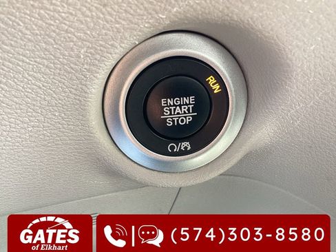 Used 2023 Chrysler Pacifica Touring-L image 23