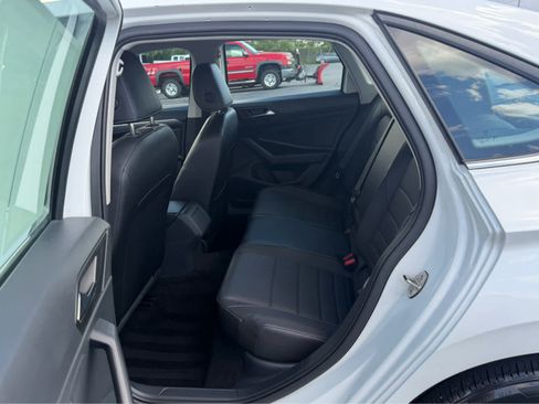 Used 2023 Volkswagen Jetta SE FWD image 18