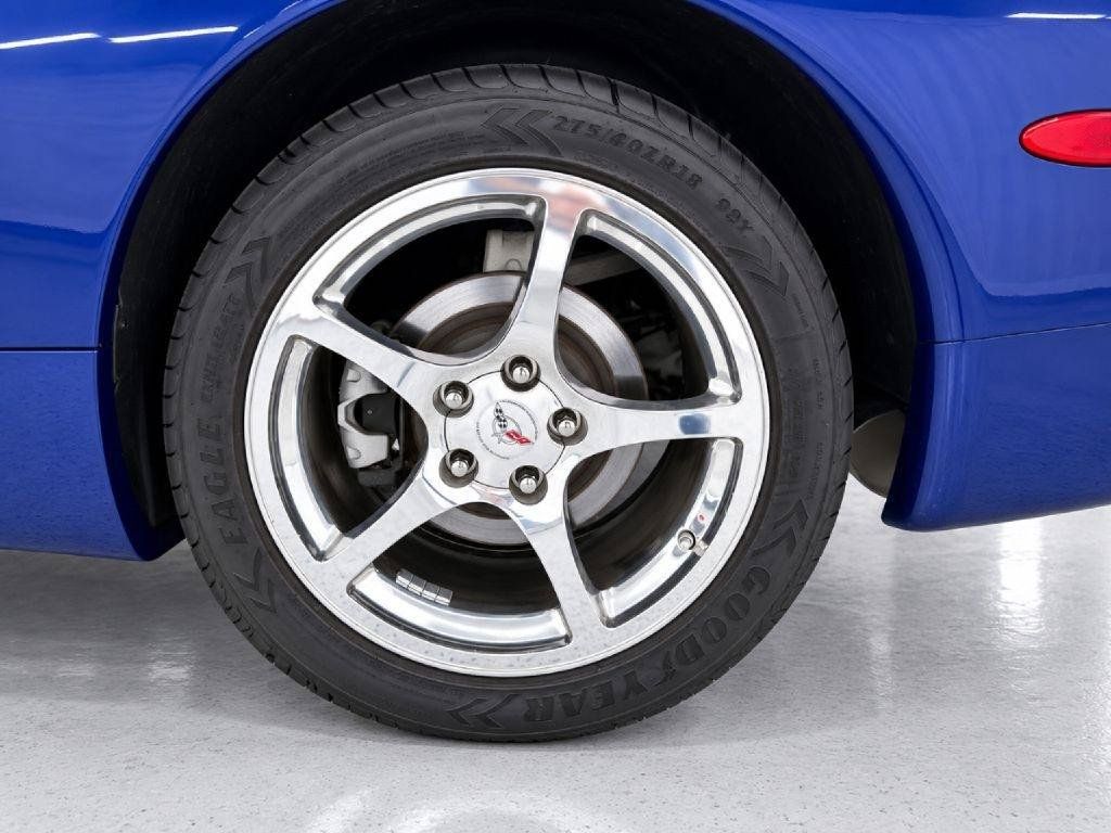 Used 2004 Chevrolet Corvette Convertible w/ Preferred Equipment Group RWD image 20