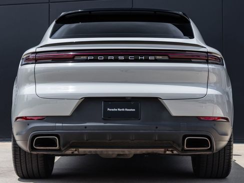 Certified 2024 Porsche Cayenne Coupe AWD/4WD image 10