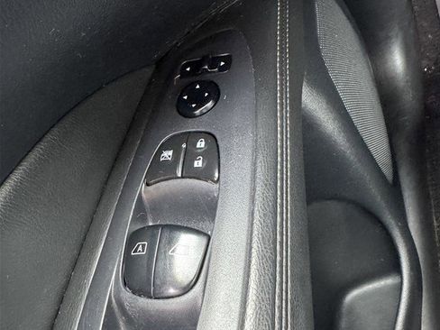 Used 2019 Nissan Pathfinder SV image 26