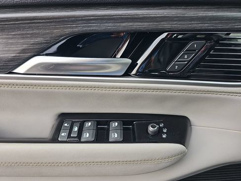 Used 2024 Jeep Wagoneer Series II w/ Flexible Seating Group RWD image 27