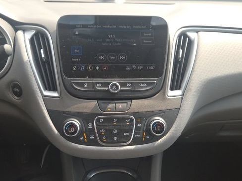 Used 2025 Chevrolet Malibu LT FWD image 26