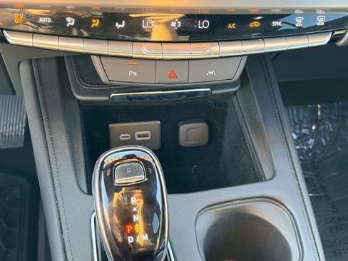 Used 2024 Cadillac XT4 Premium Luxury image 25