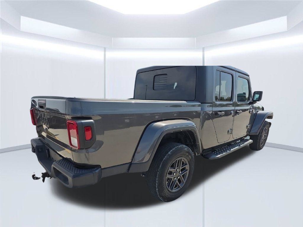 Used 2024 Jeep Gladiator Sport AWD/4WD image 6