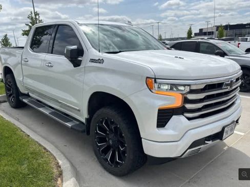 Used 2023 Chevrolet Silverado 1500 High Country w/ High Country Premium Package AWD/4WD image 4
