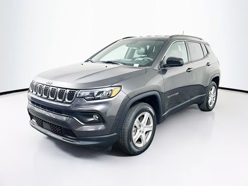 Used 2023 Jeep Compass Latitude w/ Convenience Group AWD/4WD image 3