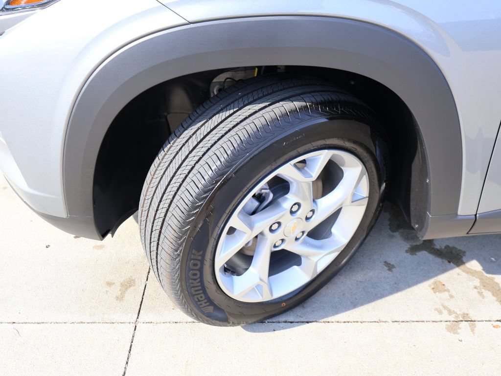New 2026 Chevrolet Trax LS w/ LS Convenience Package FWD image 33