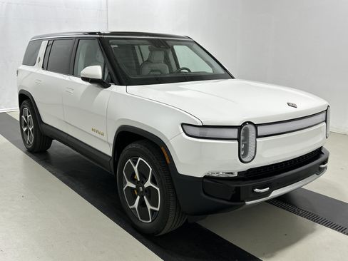 Used 2023 Rivian R1S Adventure AWD/4WD image 7