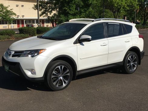 Used 2015 Toyota RAV4 Limited w/ Technology Package AWD/4WD image 11