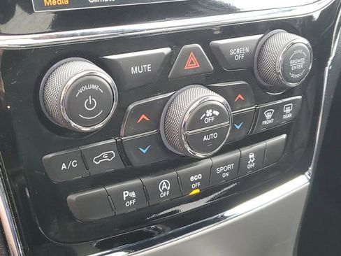 Used 2019 Jeep Grand Cherokee Limited w/ Luxury Group II image 18