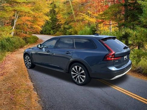 Used 2024 Volvo V90 B6 Cross Country Plus w/ Climate Package AWD/4WD image 5