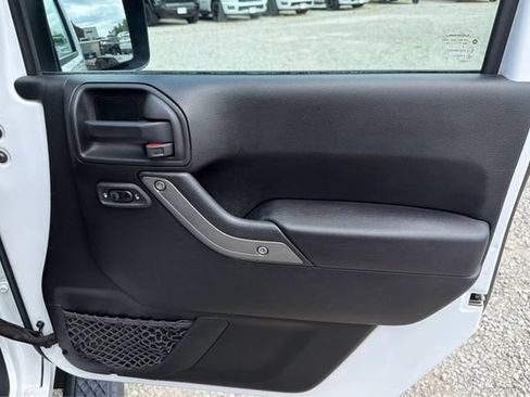 Used 2018 Jeep Wrangler Unlimited Sport S AWD/4WD image 19