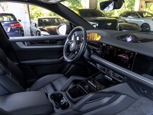 Certified 2026 Porsche Cayenne Coupe AWD/4WD image 54