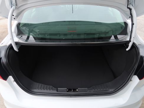 Used 2013 Ford Focus SE FWD image 32