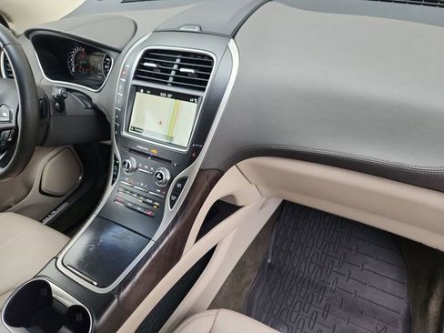 Used 2017 Lincoln MKX Select w/ Select Plus Package FWD image 29