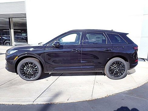 New 2026 Lincoln Corsair Premiere image 2