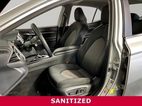 Used 2018 Toyota Camry LE FWD image 19