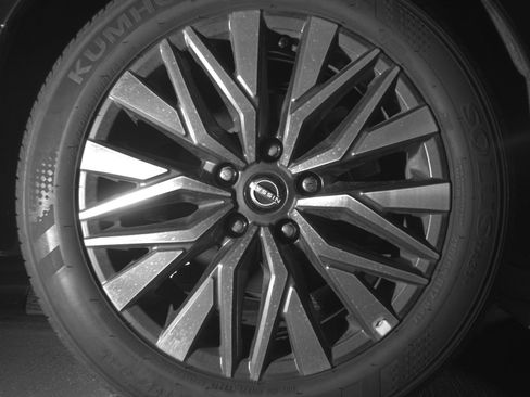 Used 2025 Nissan Altima 2.5 SV FWD image 15