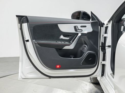 Used 2025 Mercedes-Benz CLA 250 4MATIC image 12