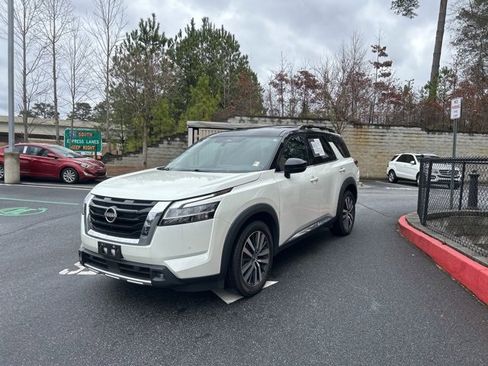 Used 2022 Nissan Pathfinder Platinum w/ Cargo Package image 3