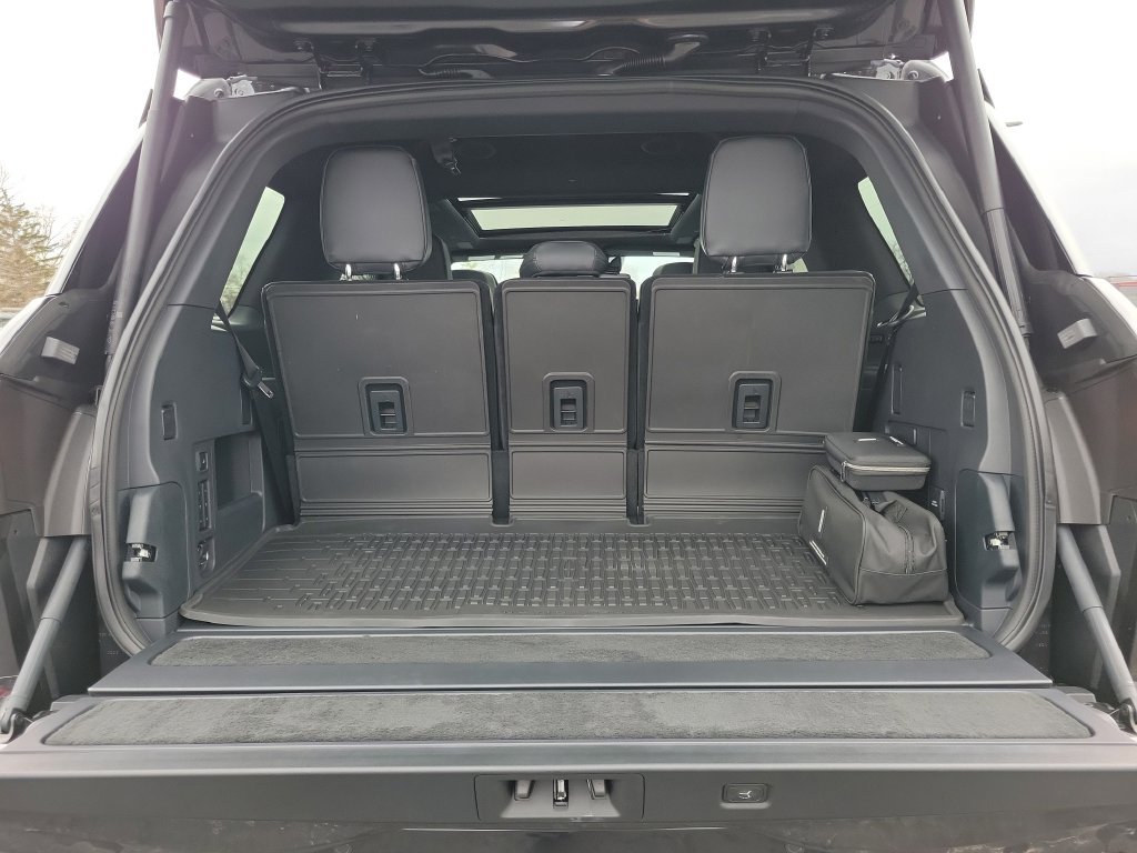 New 2026 Lincoln Navigator Reserve w/ Jet Appearance Package AWD/4WD image 10