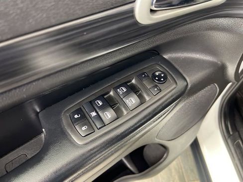 Used 2021 Jeep Grand Cherokee Laredo w/ All-Weather Capability Group image 12