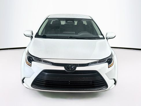 Used 2025 Toyota Corolla LE FWD image 2