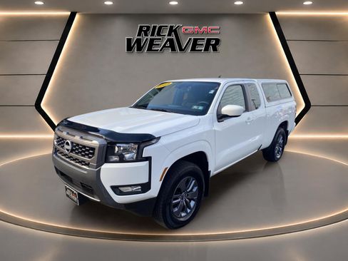 Used 2025 Nissan Frontier SV w/ SV Convenience Package AWD/4WD image 2
