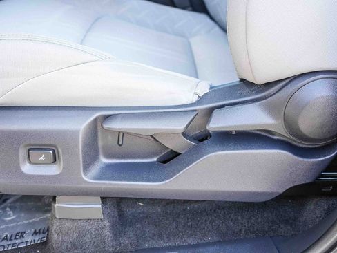 Certified 2024 Toyota Tacoma SR5 AWD/4WD image 21