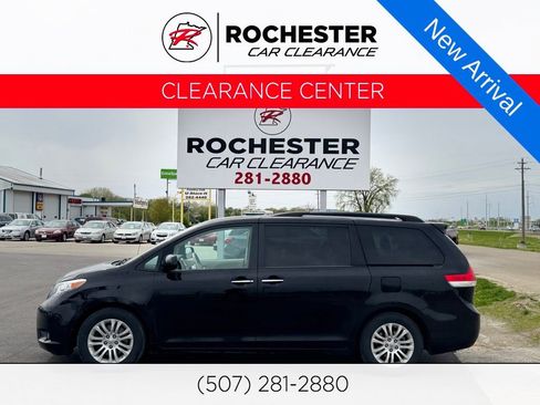 Used 2014 Toyota Sienna XLE FWD image 1